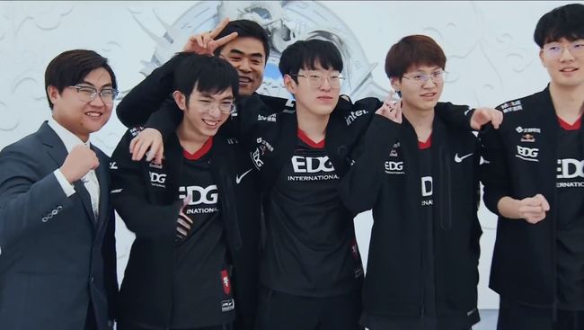 马在激烈的 马在激烈的